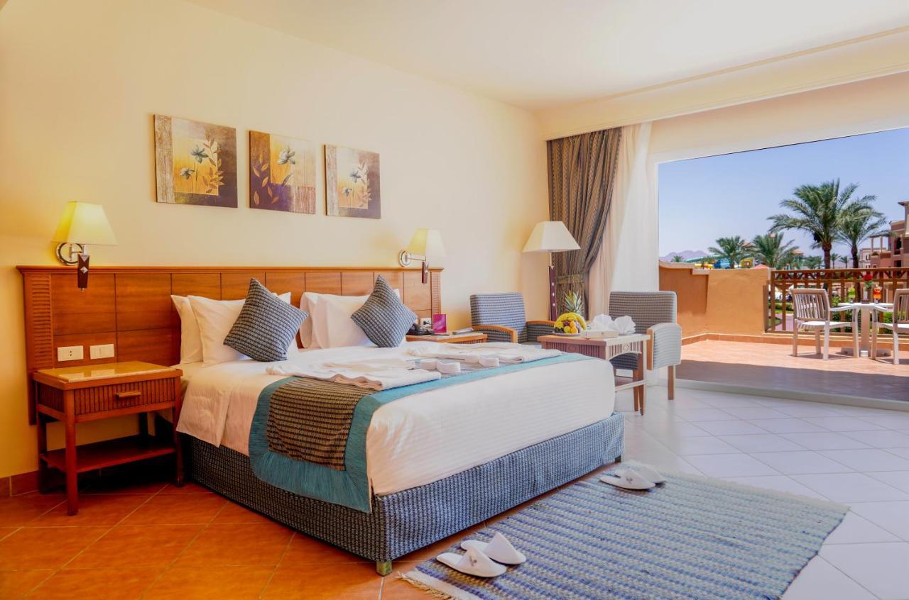 Charmillion Club Aquapark Hotel Sarm es-Sejk Kültér fotó A room at the Hilton Sharm El Sheikh