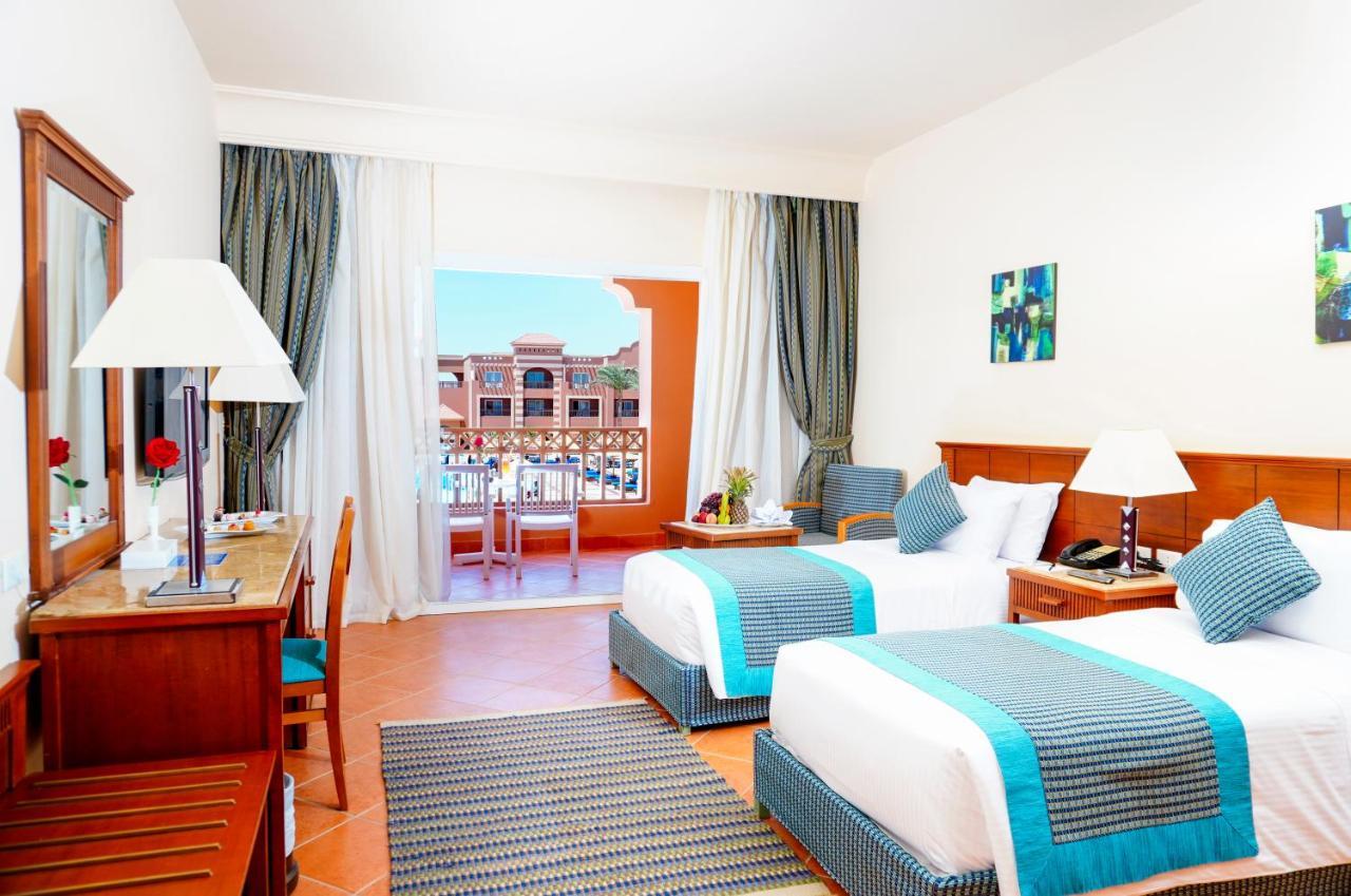 Charmillion Club Aquapark Hotel Sarm es-Sejk Kültér fotó A room at the hotel