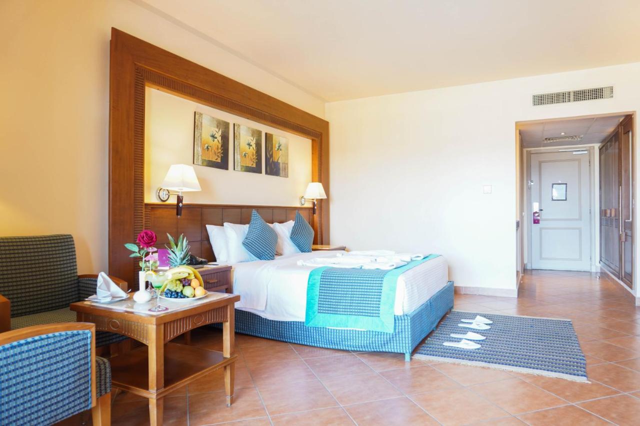 Charmillion Club Aquapark Hotel Sarm es-Sejk Szoba fotó A room at the Hilton Sharm El Sheikh