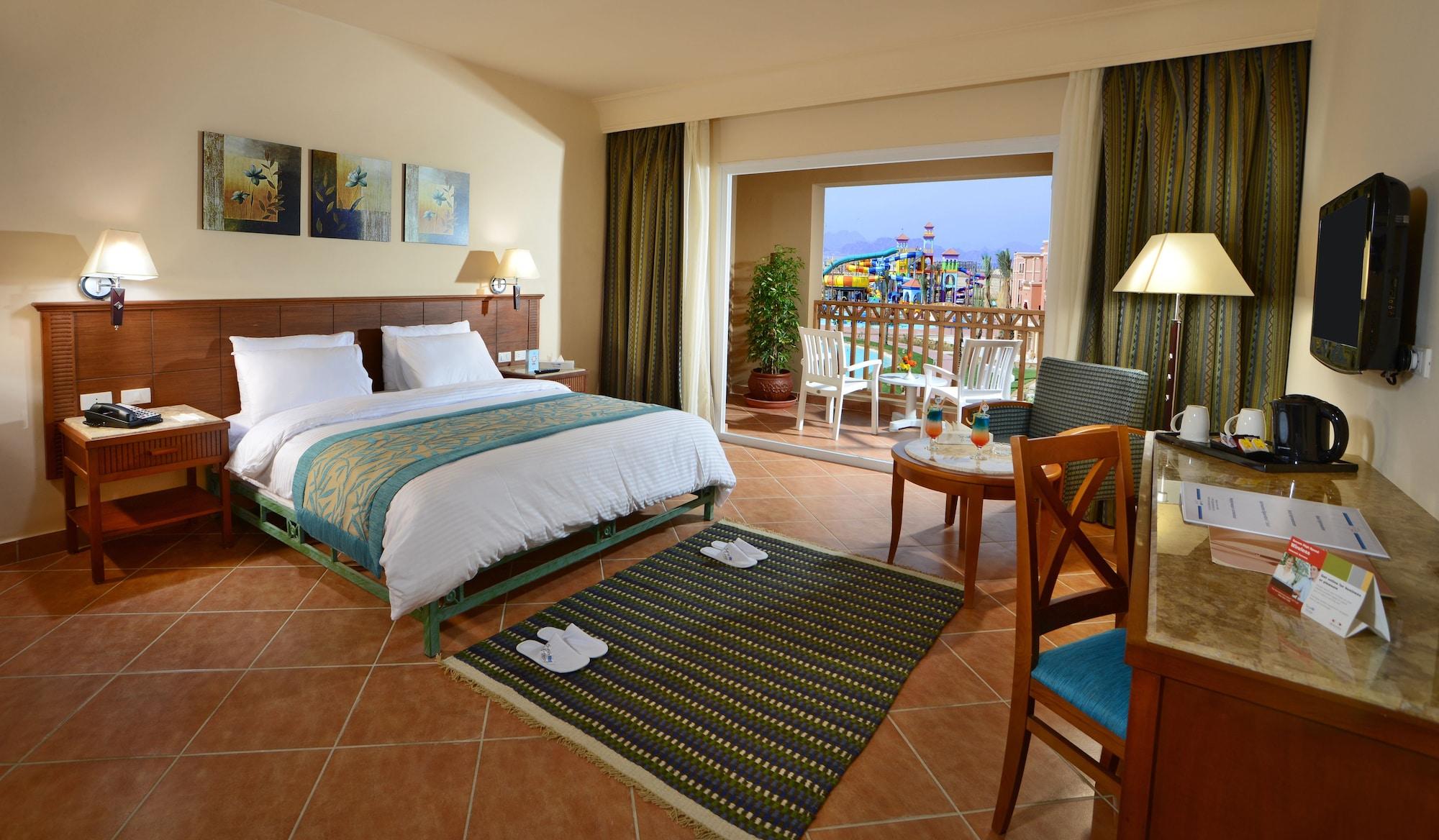 Charmillion Club Aquapark Hotel Sarm es-Sejk Kültér fotó A room at the Hilton Sharm El Sheikh
